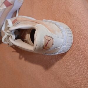 Puma, LADY SIZE 8 Shoes - Cream and Pink